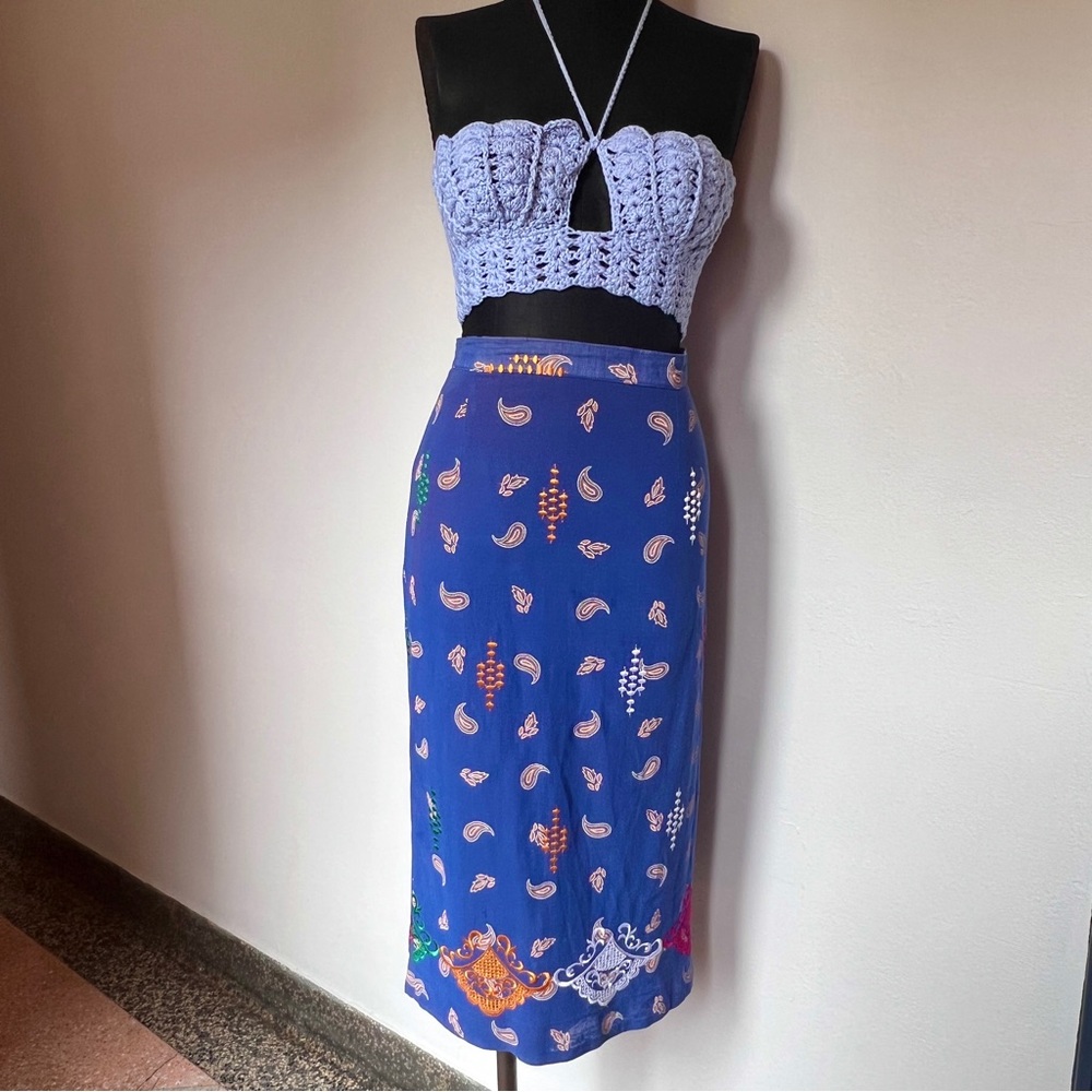 Vintage pretty periwinkle midi/maxi paisley skirt with bright colored embroidery